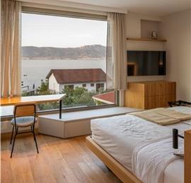 4-Bedroom Luxury Villa with Heated Pool, Ciovo near Trogir – Sleeps 8